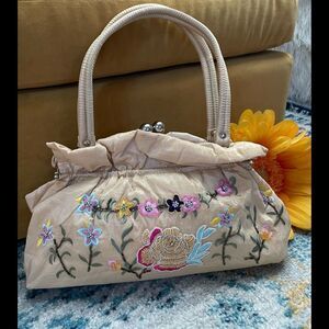 In’s beaded floral print frame bag